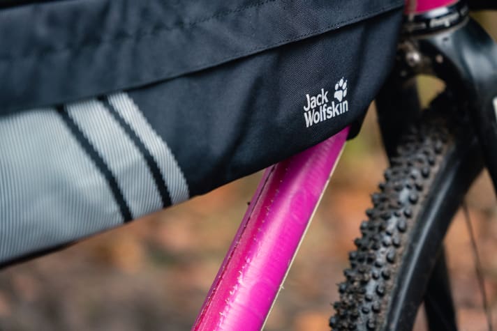 Auch die Rahmentasche reflektiert großflächig.