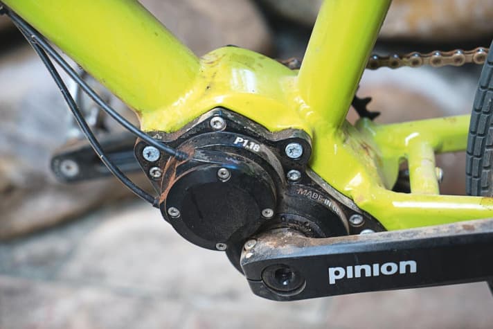 The Pinion gearstick is protected against all influences, but it does grumble when shifting under load.