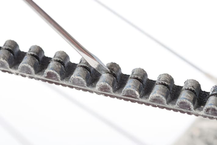 Zwischenräume Gates-Riemen säubern