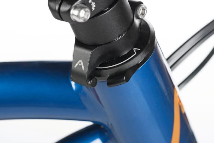Helpful for lowrider loading: handlebar stop at 90 degrees.