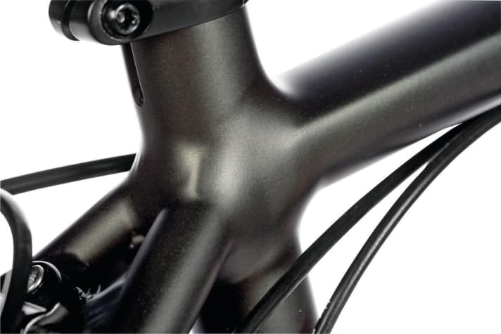 A great deal of effort is hidden here: such transitions can only be achieved with expensive manual labour.