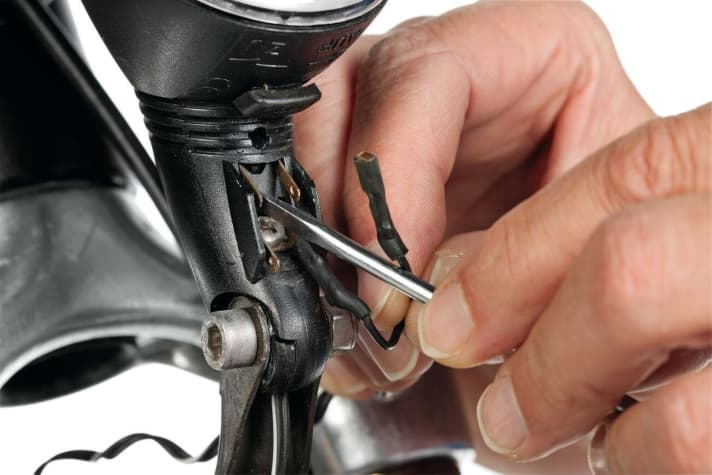 Bicycle light plug insulation