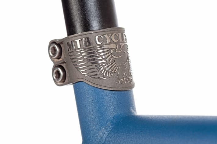 Reminiscent of the classic steel. Cool emblem on the seat post mount.