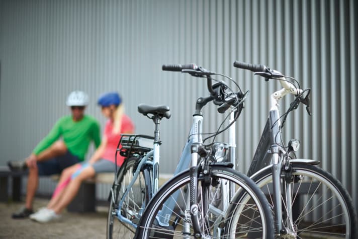 Ungleiches Paar: Testsieger Winora Manto (rechts) – und das BBF Lyon mit Schwächen in der Fahrstabilität.