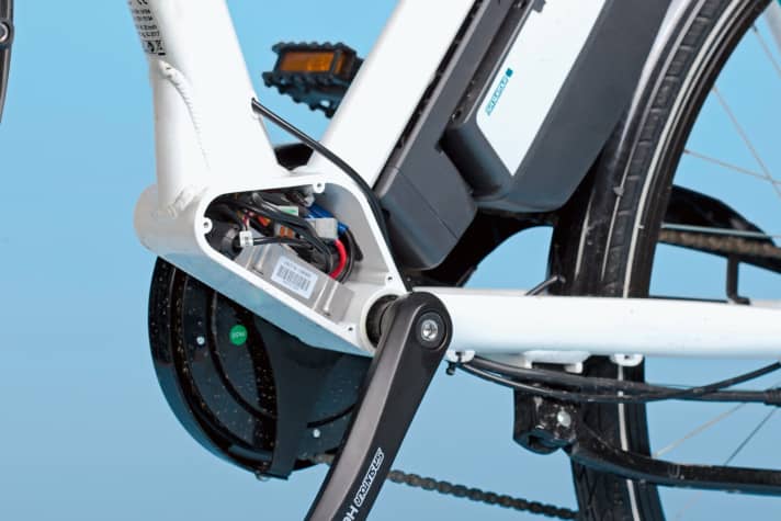 Feucht-Biotop: Die Elektronikzentrale des Piazza E verschließt ein Abdeckblech, eine Dichtung fehlt aber.