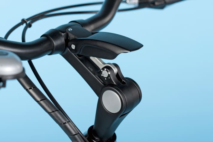 Praktisch:  Der Vorbau am Batavus lässt sich ohne Werkzeug in der Höhe verstellen.