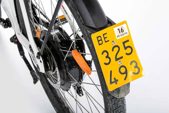 Insurance licence plate: Every S-pedelec needs one. The operating licence must also be carried.