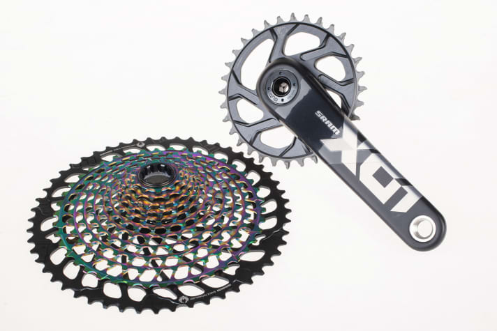Every derailleur works with a single chainring - it just depends on what you make of it! Eight-, nine- or ten-speed cassettes with only one chainring are unproductive in hilly or mountainous terrain. Even for eleven- and twelve-speed cassettes, either climbing gears are missing uphill or large gear ratios downhill and on flat terrain for fast riding.