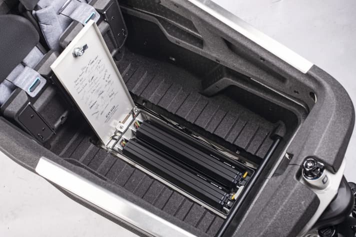 The two 625 Wh batteries are located deep under the base of the Trasport box and are splash-proof