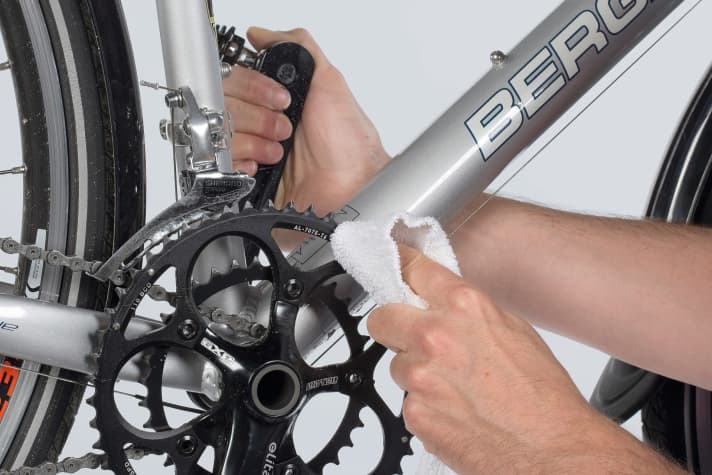 Clean the chainrings with a dry cloth