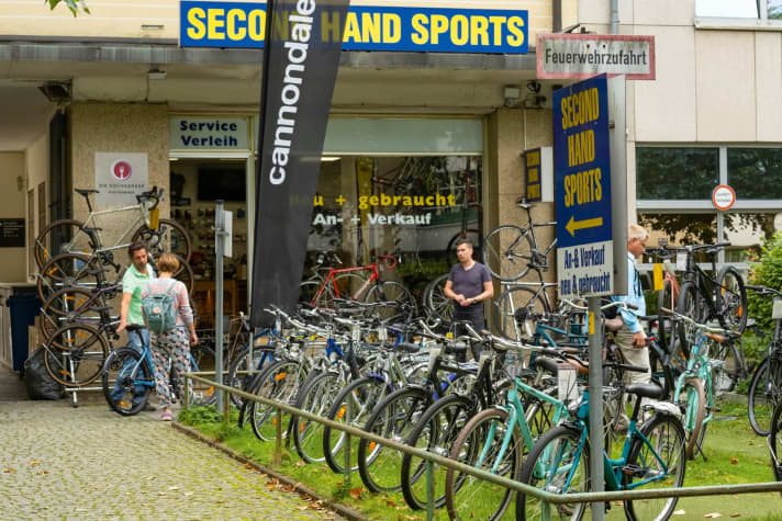 Gebrauchtradkauf ist über Privatpersonen und über einige Fahrradläden möglich. So wird Fahrrädern ein zweites Leben ermöglicht.