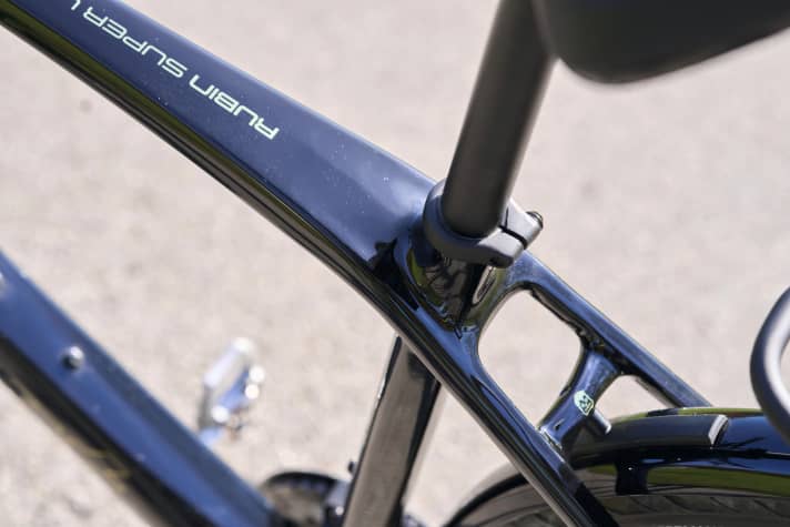 Die Carbonrohre zeigen spannende Formen. Der Rahmen ist fahrstabil und leicht.