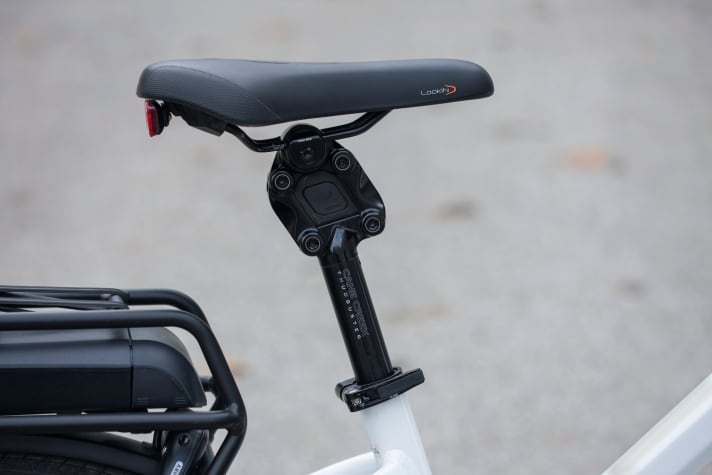 Parallelogram seatpost Cane Creek New Thudbuster: Smoothes out rough road surfaces.