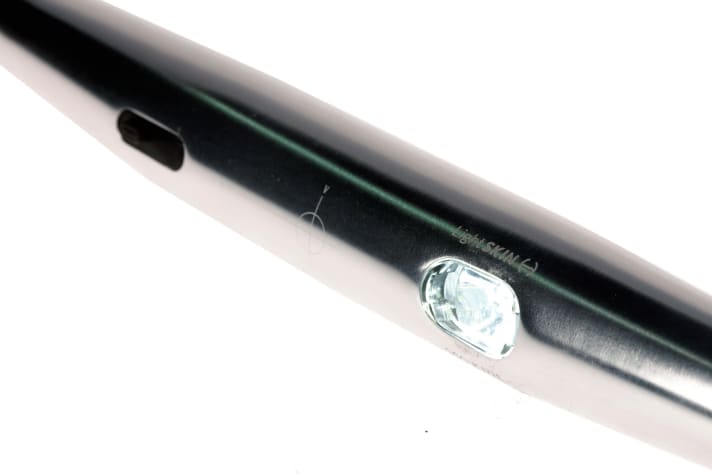 H2B; handlebars with integrated front light based on U2; Li-Po battery, 2,000 mAh; light duration 4:15 h*; 353 grams; dynamo version available;