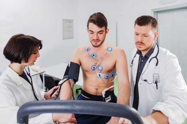 Recreational athletes and those returning to sport from the age of 35 should have regular medical check-ups - at least a short health check-up every three years.