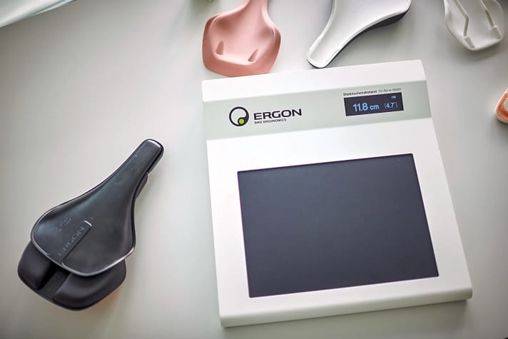 A prerequisite for a suitable saddle: measuring the sit bone distance