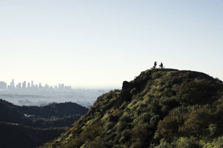 Die Natur ist nicht weit von großen Städten entfernt. Ideal, um dich das Rad zu schnappen und raus zu radeln, wo frische Luft und Ruhe warten.