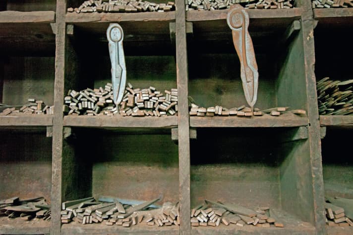 A visit to the industrial museum in the knife-making town of Solingen is well worthwhile. For show purposes
forged in the gloomy halls to this day.