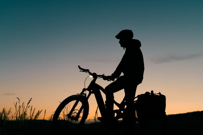 Wie wäre ein After-Work-Abenteuer? Morgens Packtaschen ans Rad und los zur Arbeit. Am Ende des Tages geht’s dann auf ins Mini-Abenteuer.