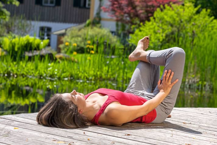 Stretching exercises for cyclists - Lateral gluteal muscle