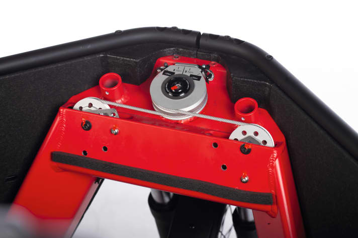 Detail of the cable steering on the stem of the Packster 70: works smoothly and without play