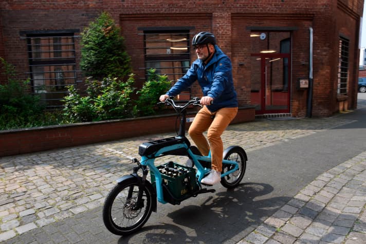 First riding impression: The load in the centre rack has hardly any noticeable influence on the handling.