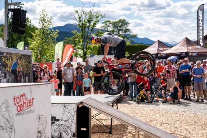 Exciting for young and old: stunt shows are also on the programme at the E-Motions Festival on Lake Millstatt.