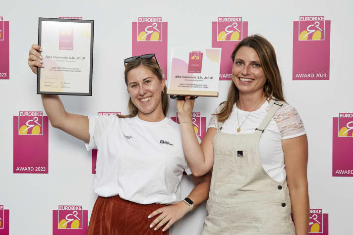 So sehen glückliche Gewinnerinnen aus. Verleihung des Eurobike-Award 2023.