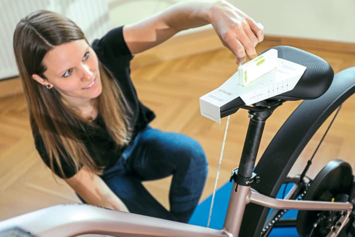 Wer kein Bike-Fitting beim Profi machen möchte, kann sich die nötigen Utensilien auch für zu Hause kaufen.