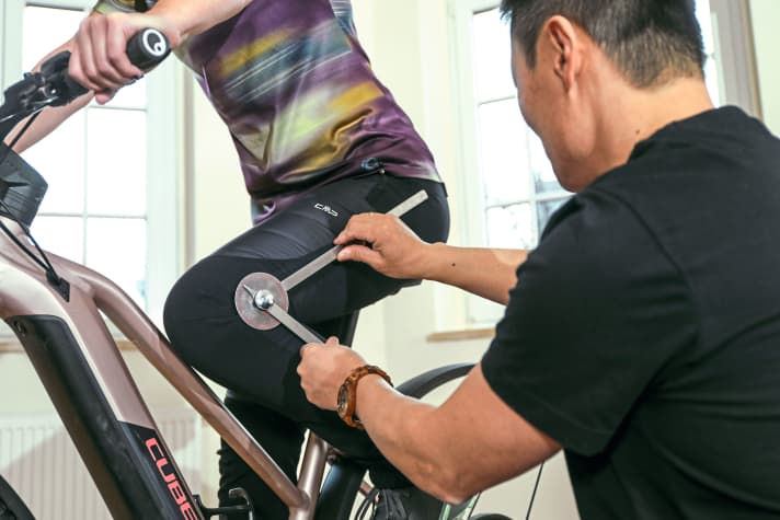 Caution: If the knees are bent very acutely at the highest pedalling position, efficiency - and cartilage - will suffer.