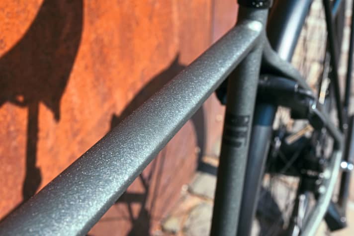 The paint finish may not look quite as elegant as on the Van Stael or Gustav, but it is much more resistant to knocks. A definite plus in town!