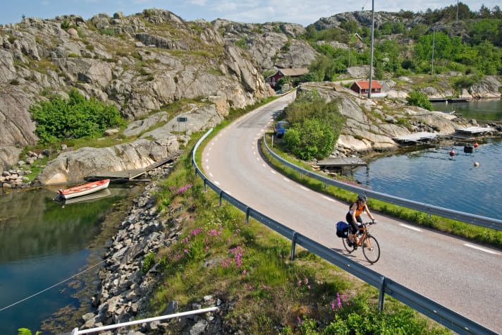 Rocky islets, small bays, red cottages: southern Sweden shows its most beautiful side in Skåne