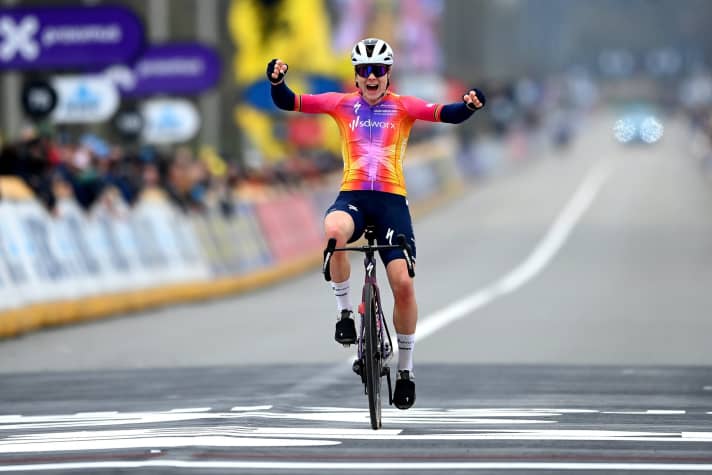 Lotte Kopecky gewinnt die Flandernrundfahrt