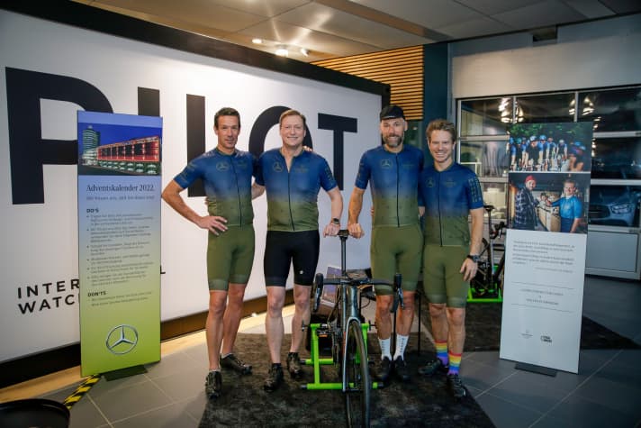  Impliqués dans l'action caritative (de gauche à droite) : Manuel Reuter (ancien pilote de course et vainqueur du Mans), Johannes Fritz (directeur de la succursale Mercedes-Benz de Munich), Christian Grasmann (ancien cycliste professionnel sur piste et fondateur des Maloja Pushbikers) et Paul Schif (directeur de Laureus Sport for Good, Allemagne & Autriche).
 