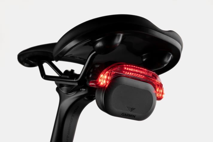 All Cannondale Synapse models available in Germany come with powerful lights as standard, supplied by accessory specialist Lezyne. The more expensive models even have a distance radar from Garmin on board.