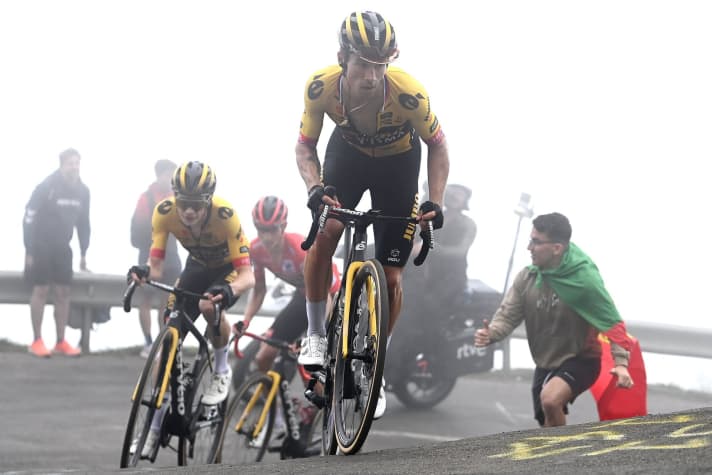 The Jumbo-Visma triumvirate of Roglic, Vingegaard and Kuss on the way to Altu de L'Angliru