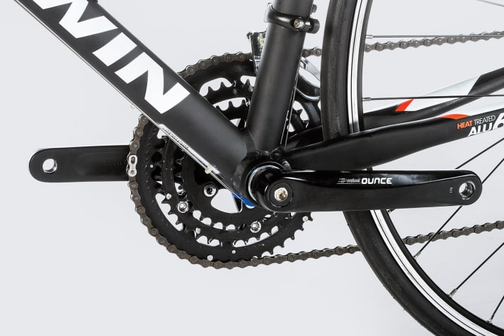   Decathlon B-Twin : Entraînement Trois plateaux compensent le fait que le vélo ne possède que huit pignons. Il ne faut donc pas craindre les montées raides.