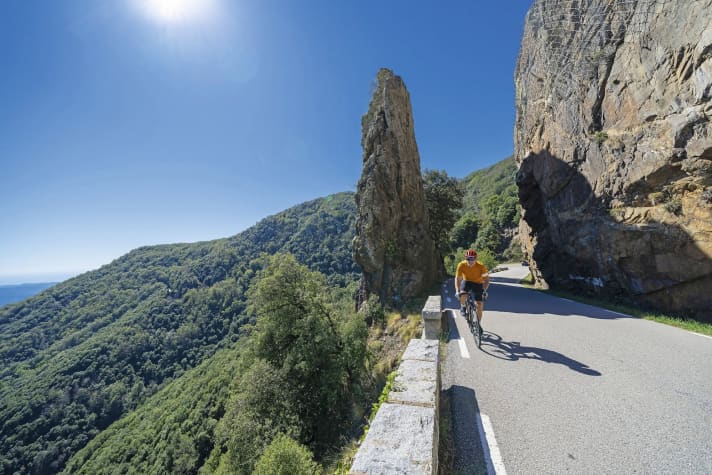 Einsam: Auf den Straßen in den Naturparks ist man während der Radreise alleine mit sich und der faszinierenden Landschaft.