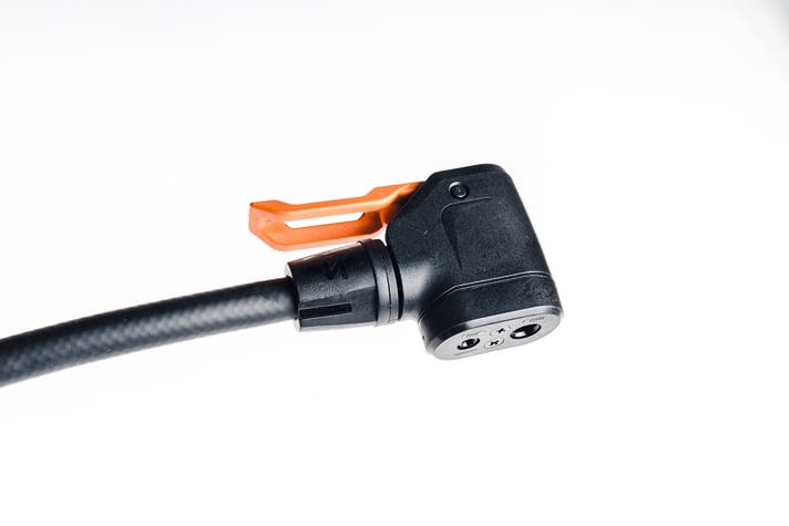 Mit einem Pumpenkopf wie bei der SKS Airmotion 12.0 lassen sich alle gängigen Ventilarten bedienen - ausgenommen die neuen Clik-Valve-Ventile von Schwalbe