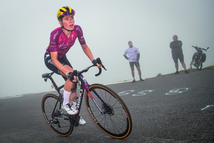 Die neue Grande Dame? Demi Vollering gewann die Tour de France Femmes mit einer beeindruckenden Leistung am Col du Tourmalet.