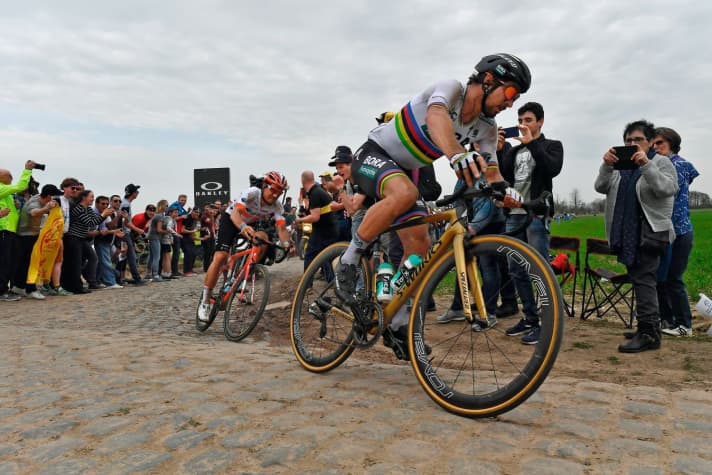 Im Zenit: 2018 geht Sagan als einer der Top-Favoriten ins Rennen und gewinnt Paris-Roubaix im Trikot des Weltmeisters.