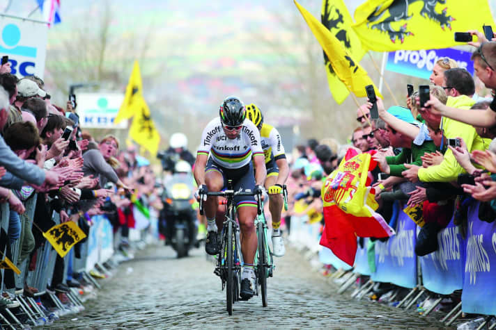 Mehr als ein Sprinter: 2016 gewinnt Sagan die Flandern-Rundfahrt, hier am Oude Kwaremont, und etabliert sich damit endgültig unter den besten Eintagesrennfahrern.
