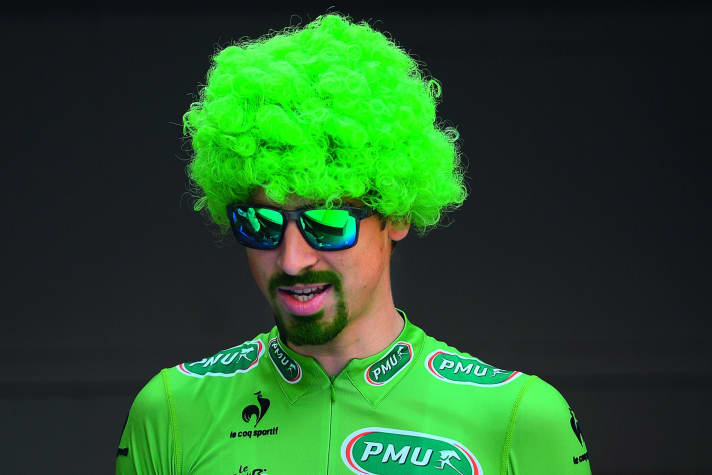 Grüne Wolle: Der letzte Tag der Tour de France 2013. Zur Einschreibkontrolle der Etappe von Versailles nach Paris beginnt die grüne Peter-Sagan-Show.