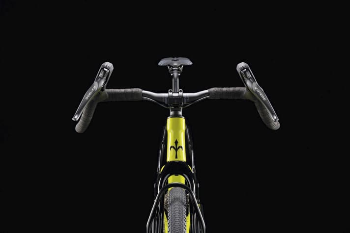 Oversized: Extremely wide handlebars from Ritchey; the levers are positioned at a very steep angle.