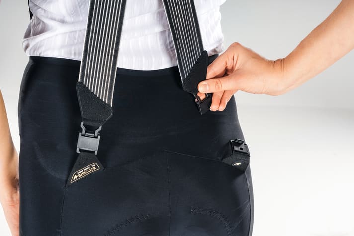 Clips and hooks: Clips, fasteners or hooks always require some practice.