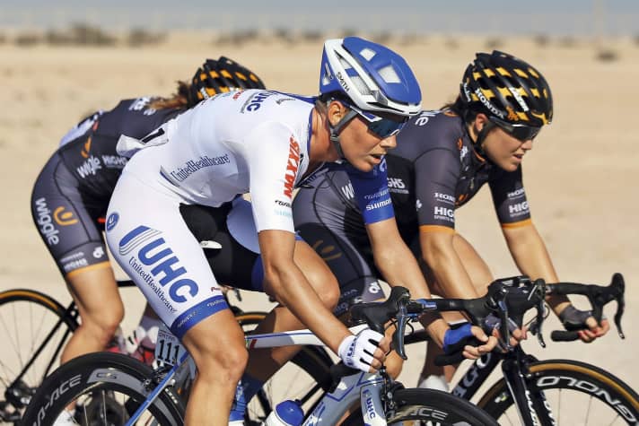 Changement de rôle : Iris Slappendel (en blanc) se bat désormais en tant que fonctionnaire pour les droits des femmes dans le cyclisme professionnel.