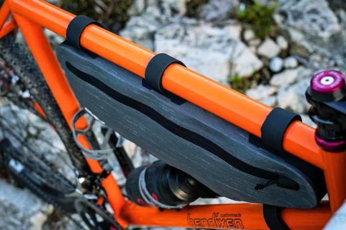Equipement de voyage à vélo : Evoc Framepack M