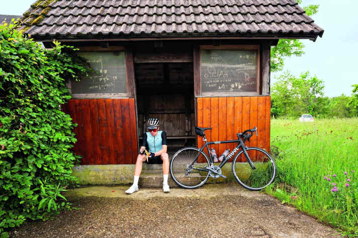 Etappe: Kurze Pause am Gipfel des Thurner