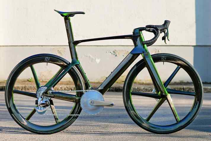 Aus einem Guss: Das von Dangerholm veredelte Scott Foil mit speziellem Lack und Titan-Teilen.