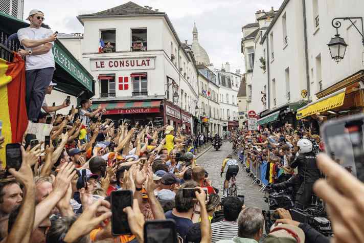 An der Cote de la Butte Montmatre: Evenepoels entscheidender Antritt im Herzen von Paris, frenetisch bejubelt